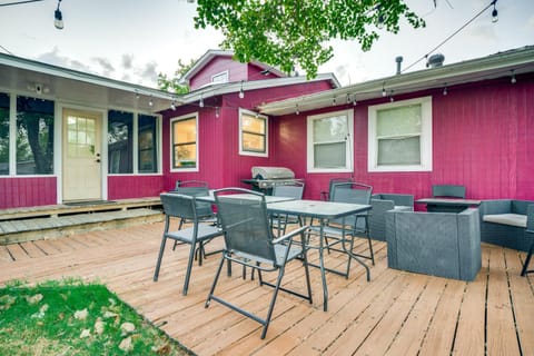 Aggie Game Day Retreat about 1 Mi to Texas A and M! House in College Station