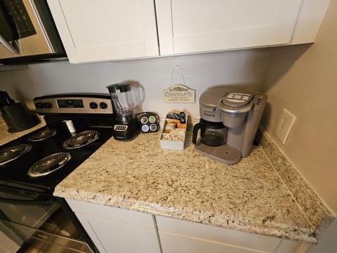 Spacious 3 bedroom Condo Close to Weirs Beach!! Apartment in Laconia