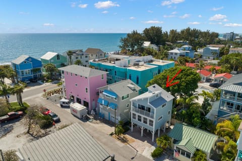 Property building, Neighbourhood, Natural landscape, Bird's eye view, Sea view, Parking