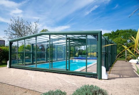 Swimming pool, Swimming pool