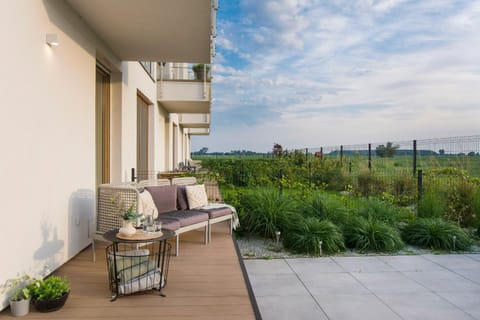 Property building, Off site, Garden, Balcony/Terrace, furniture