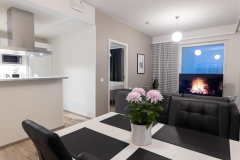 TV and multimedia, Living room, Seating area, Dining area