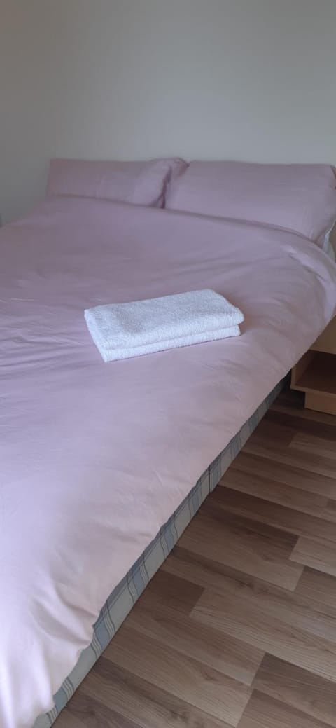 Our Guests Are Royal (EL) Wellingborough Apartment in Wellingborough