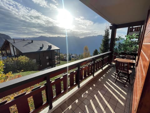 Balcony/Terrace, Mountain view