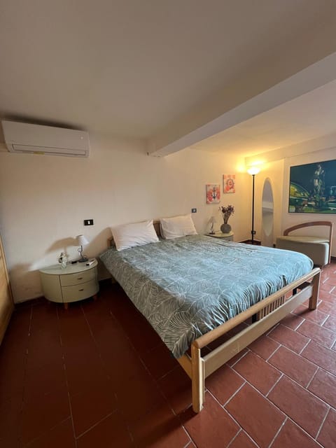 Bed, Photo of the whole room, Bedroom, air conditioner