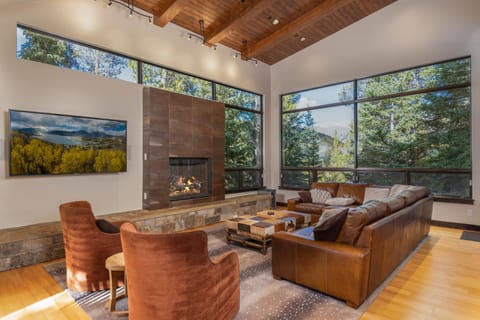 Parade of Homes triple award winning estate, short WALK TO SLOPES, sprawling modern luxury!! House in Copper Mountain