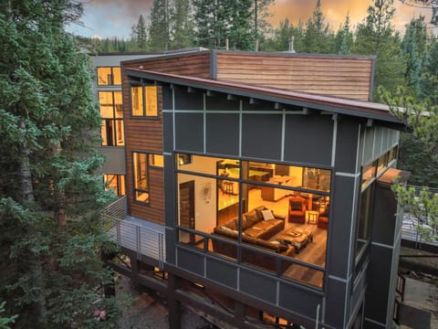 Parade of Homes triple award winning estate, short WALK TO SLOPES, sprawling modern luxury!! House in Copper Mountain