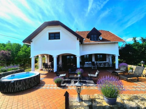 Property building, Patio, Garden, Garden view, sunbed