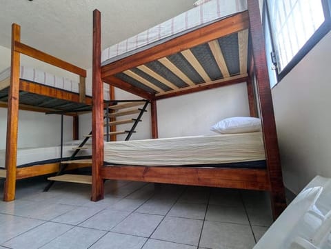 Bedroom, bunk bed