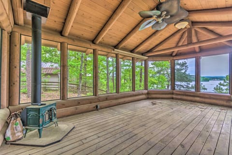 Private Dock and Slip Lake Hamilton Hideaway! House in Piney