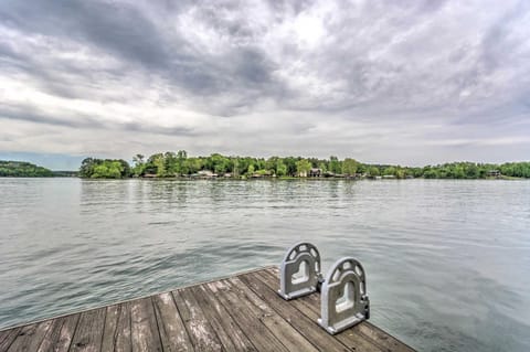 Private Dock and Slip Lake Hamilton Hideaway! House in Piney