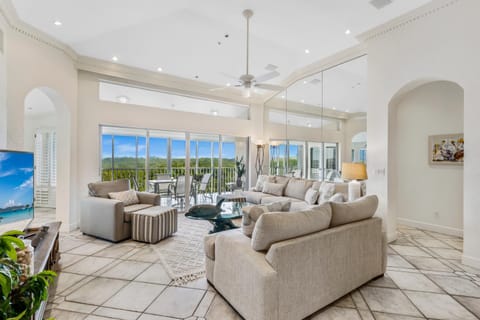 Natural landscape, Balcony/Terrace, Living room, Seating area, furniture
