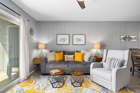 Living room, Seating area, furniture