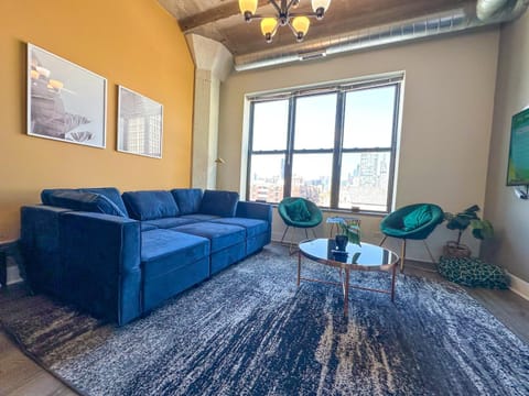 South Loop 2BR Getaway with Smart TVs & Optional Parking Near McCormick Place, Museum Campus & Downtown Apartment in South Loop