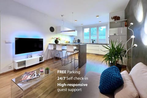 Communal lounge/ TV room, TV and multimedia, Kitchen or kitchenette, Living room, Seating area
