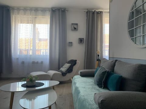 38 Maison entière,place de parking et garage pour moto velo a la demande House in Dunkirk