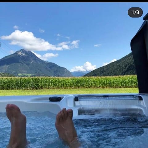 Deluxefort für 10 Gäste mit eigenem Whirlpool und Fasssauna Apartment in Tyrol