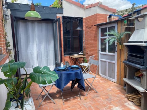 Patio, Day, Balcony/Terrace, Dining area