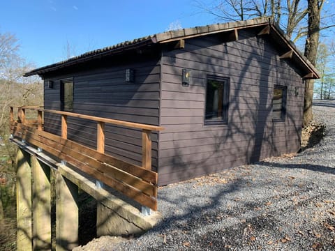 Gîtes Douillets : Chalet sur Pilotis Chalet in Dinant