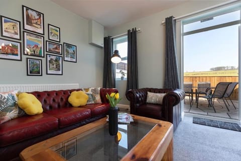 Auckland View - a comfy & spacious 4bed with views House in England