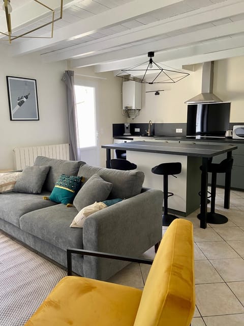 Kitchen or kitchenette, Living room, Seating area, Dining area, minibar, pet friendly, stove