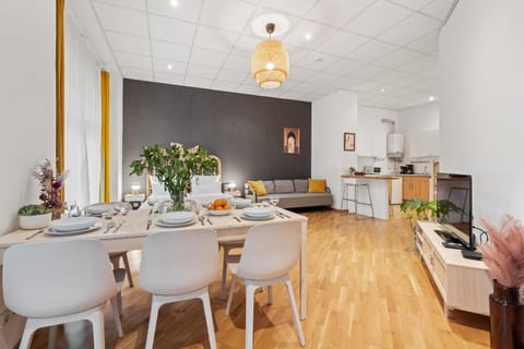 Living room, Dining area
