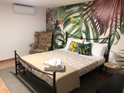Bed, Photo of the whole room, Bedroom, air conditioner