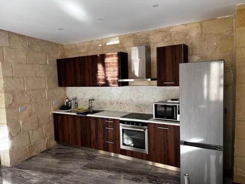 Kitchen or kitchenette, minibar, oven, pet friendly, stove, toaster