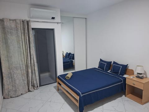 Property building, Kitchen or kitchenette, Living room, Bedroom, air conditioner
