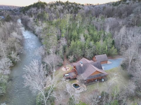 Ruby River Lodge House in East Ellijay