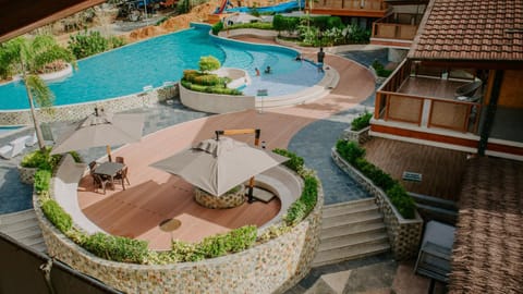 Property building, Garden, Garden view, Pool view, Swimming pool, Swimming pool, sunbed