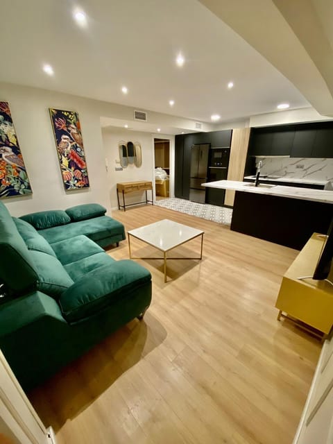 TV and multimedia, Kitchen or kitchenette, Living room, Street view, internet