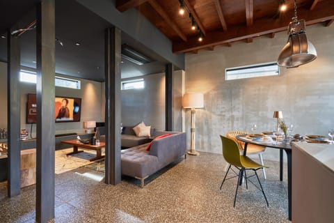 TV and multimedia, Living room, Seating area, Dining area