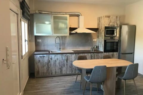 Kitchen or kitchenette, Dining area, dishwasher, oven, stove