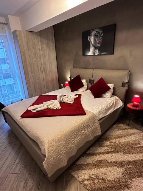 Photo of the whole room, Bedroom, towels