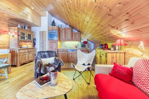 Coffee/tea facilities, Kitchen or kitchenette, Living room