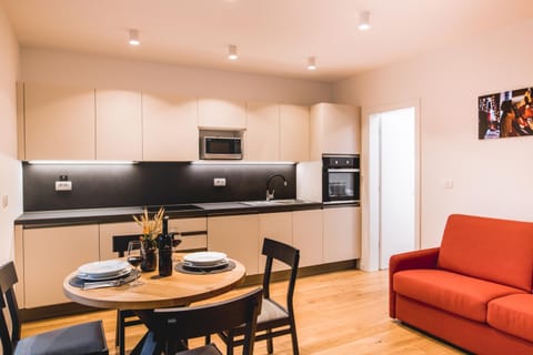 Kitchen or kitchenette, Living room, Seating area, Dining area, dishwasher, minibar, oven, pet friendly, toaster
