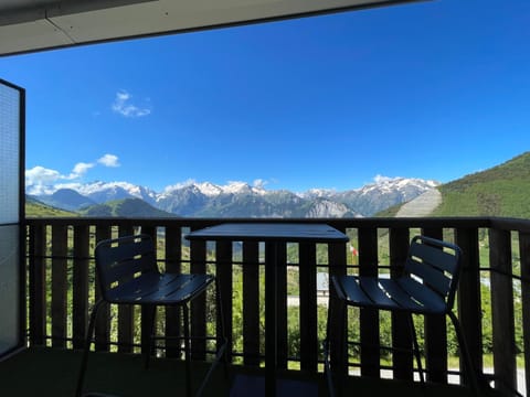 View (from property/room), Balcony/Terrace, Mountain view