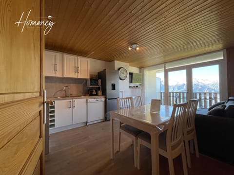 TV and multimedia, Dining area, dishwasher, stove