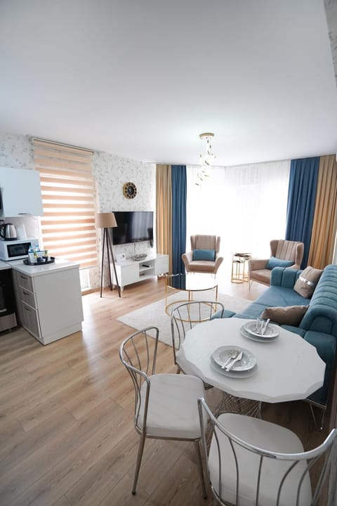 TV and multimedia, Kitchen or kitchenette, Seating area, Dining area