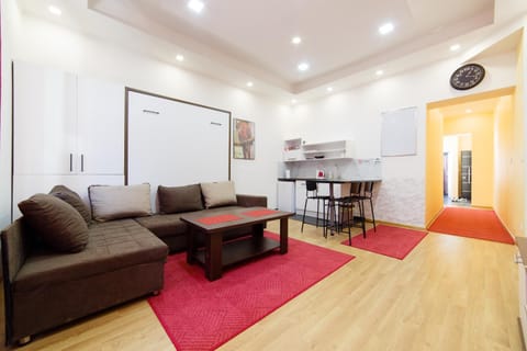 Kitchen or kitchenette, Living room, Seating area, Dining area, stove