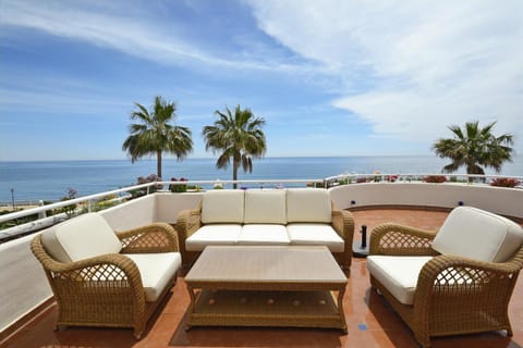 View (from property/room), Balcony/Terrace, Seating area, Sea view