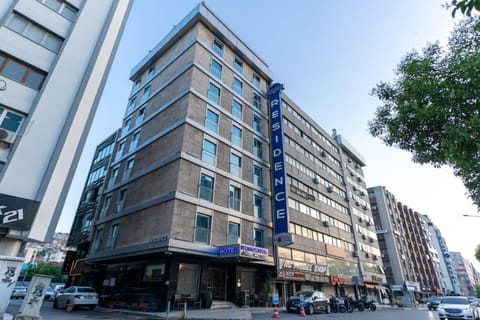 Property building, Day, Street view, Location, Parking