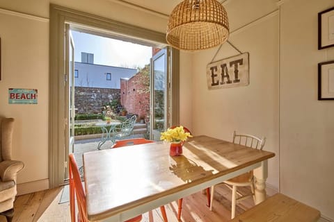 Charming townhouse with sunny garden House in Northern Ireland