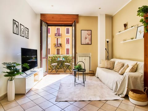 Communal lounge/ TV room, TV and multimedia, Living room, Seating area, Evening entertainment