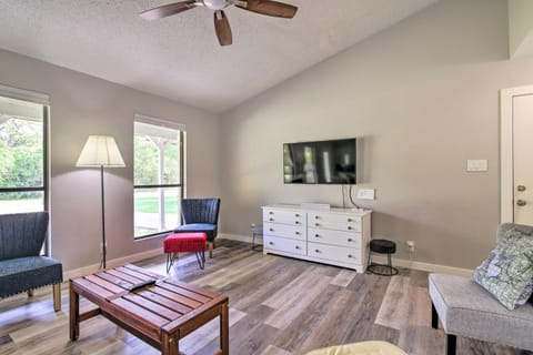 Bright Jonestown Retreat with Yard and Porch! House in Jonestown