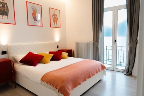 Bed, Photo of the whole room, Bedroom, Lake view