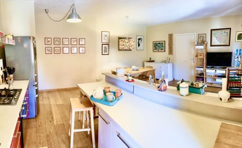 TV and multimedia, Kitchen or kitchenette, Dining area