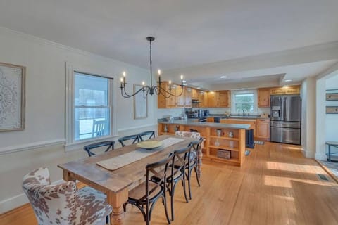 Huge Farmhouse with Heated Pool for Vacations and Retreats House in Massies Mill