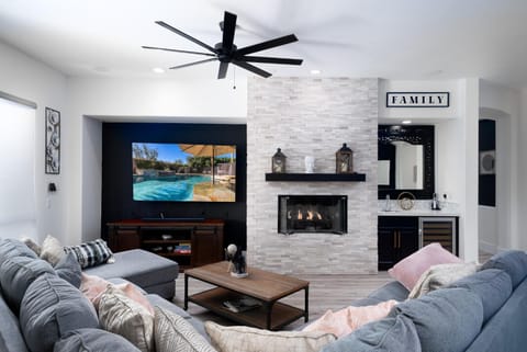 TV and multimedia, Living room, fireplace